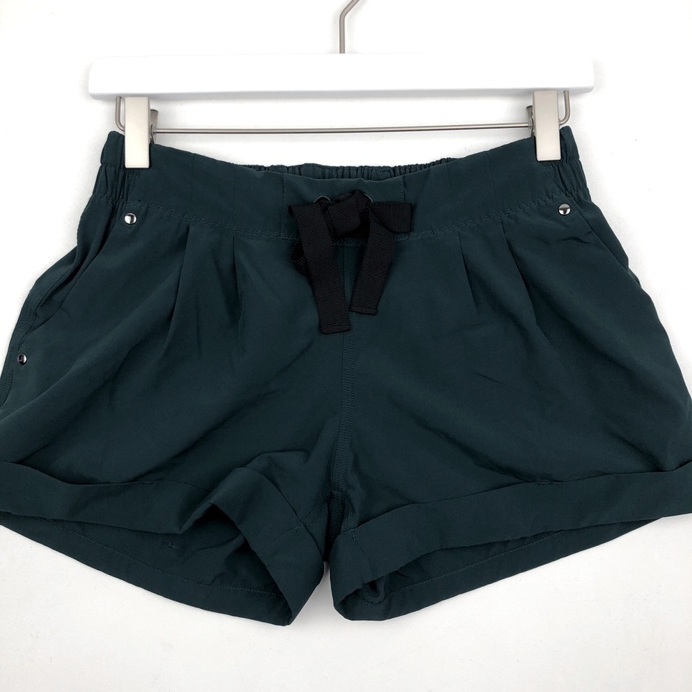 Lululemon Spring Break Away Short
Deep Green